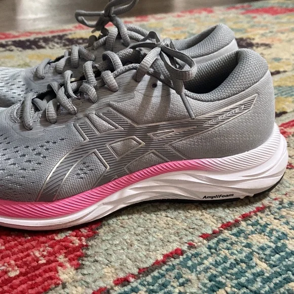 ASICS - Picture 2 of 2